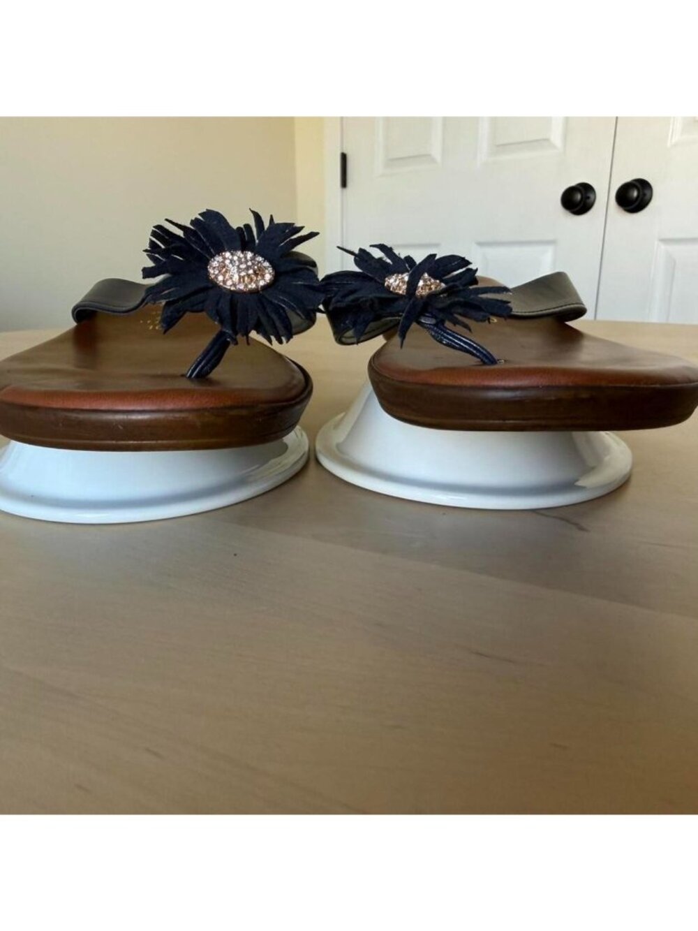 Toscanella Navy Thong Low Wedge Sandals Sz 9.5 Rhinestone Flower Made In Italy - Picture 2 of 5